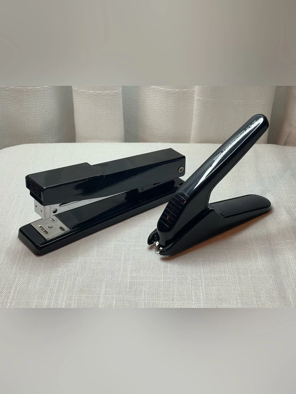 Black Desktop ace Stapler and Max Staple Remover RZ-3F Set - Office Essentials